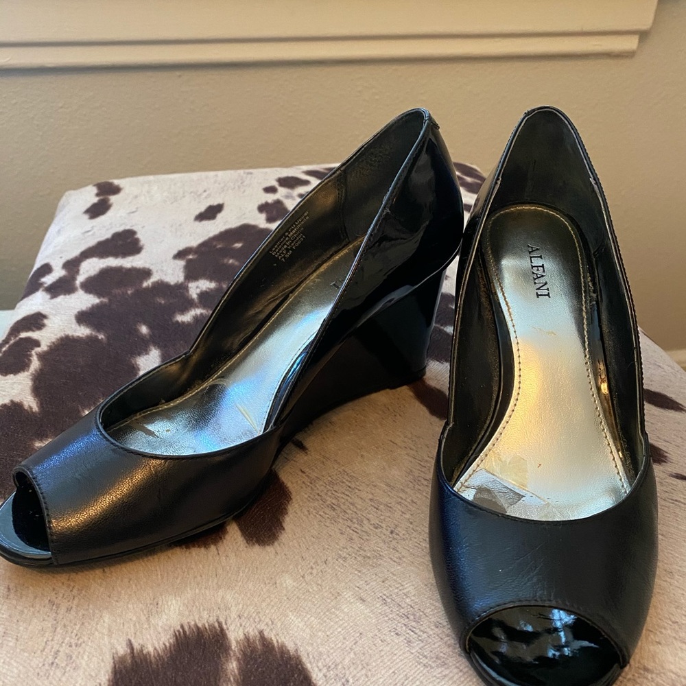 Black patent leather wedges.